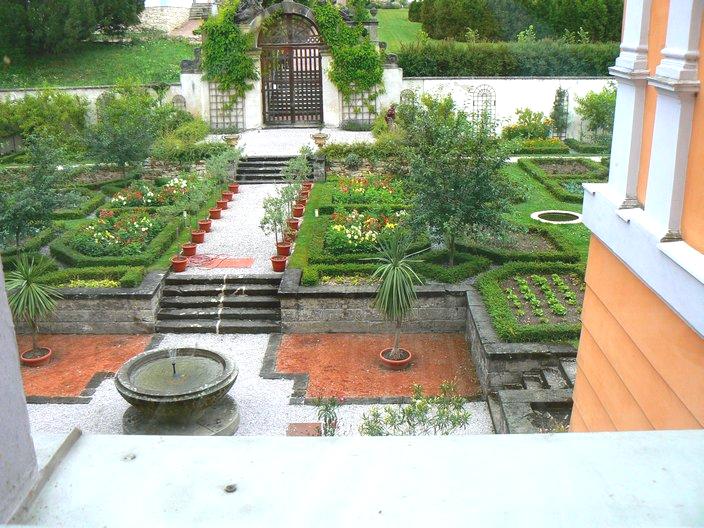 Zamecka zahrada3.JPG